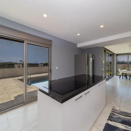Luxury With Private Pool Close To Lara Beach 4*